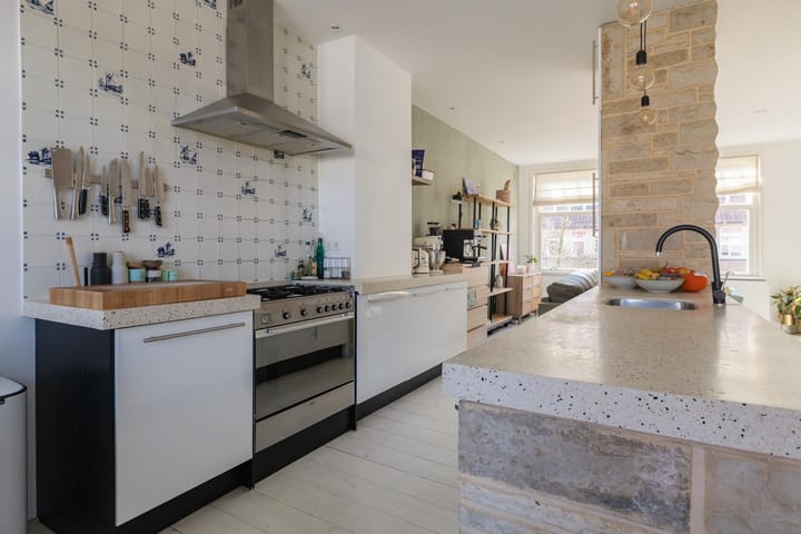 Photo 4 of Sassenheimstraat 16-3