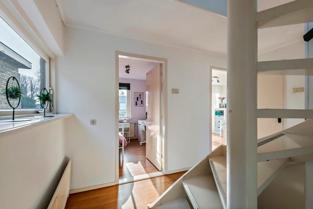Spacious semi-detached home with character, featuring 5 bedrooms, suite-style living room, and sunny southwest garden — 40
