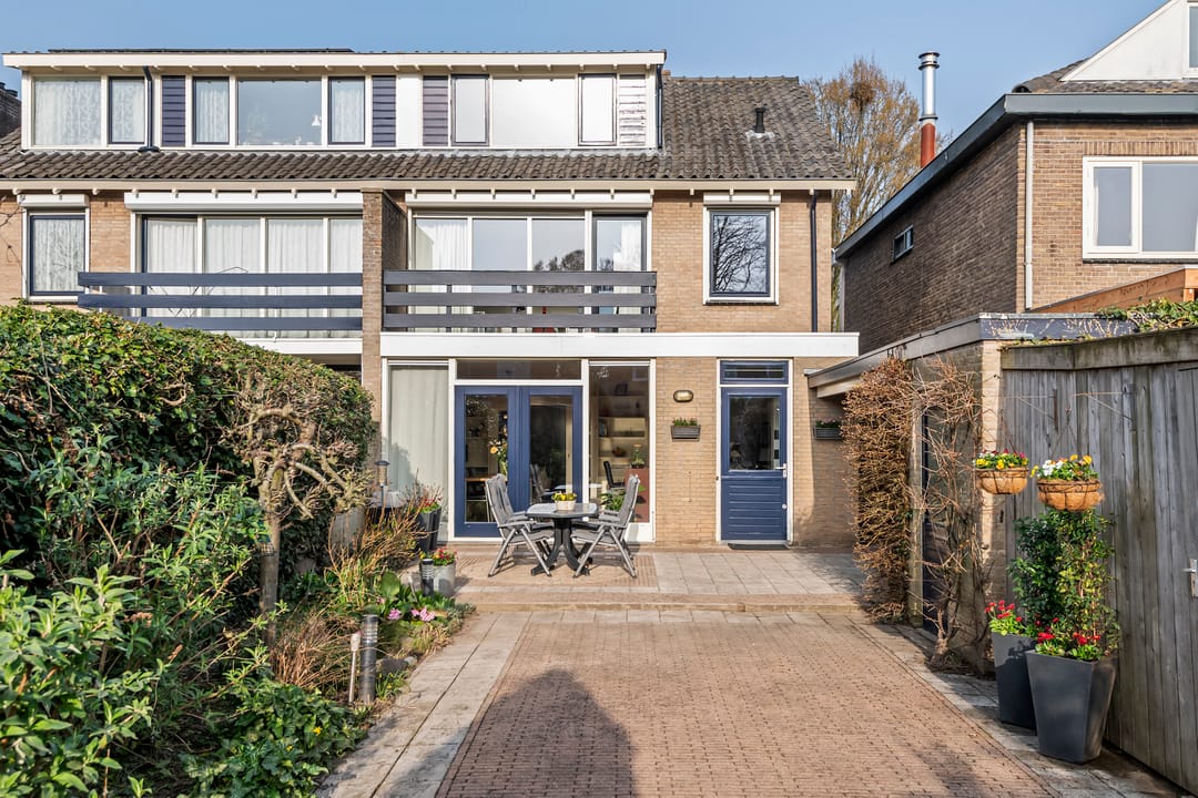 Spacious semi-detached home with character, featuring 5 bedrooms, suite-style living room, and sunny southwest garden — 50