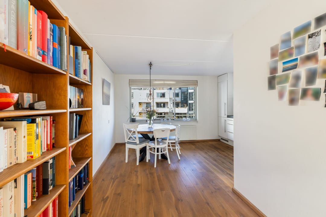 Photo 23 of Arthur van Schendelstraat 233