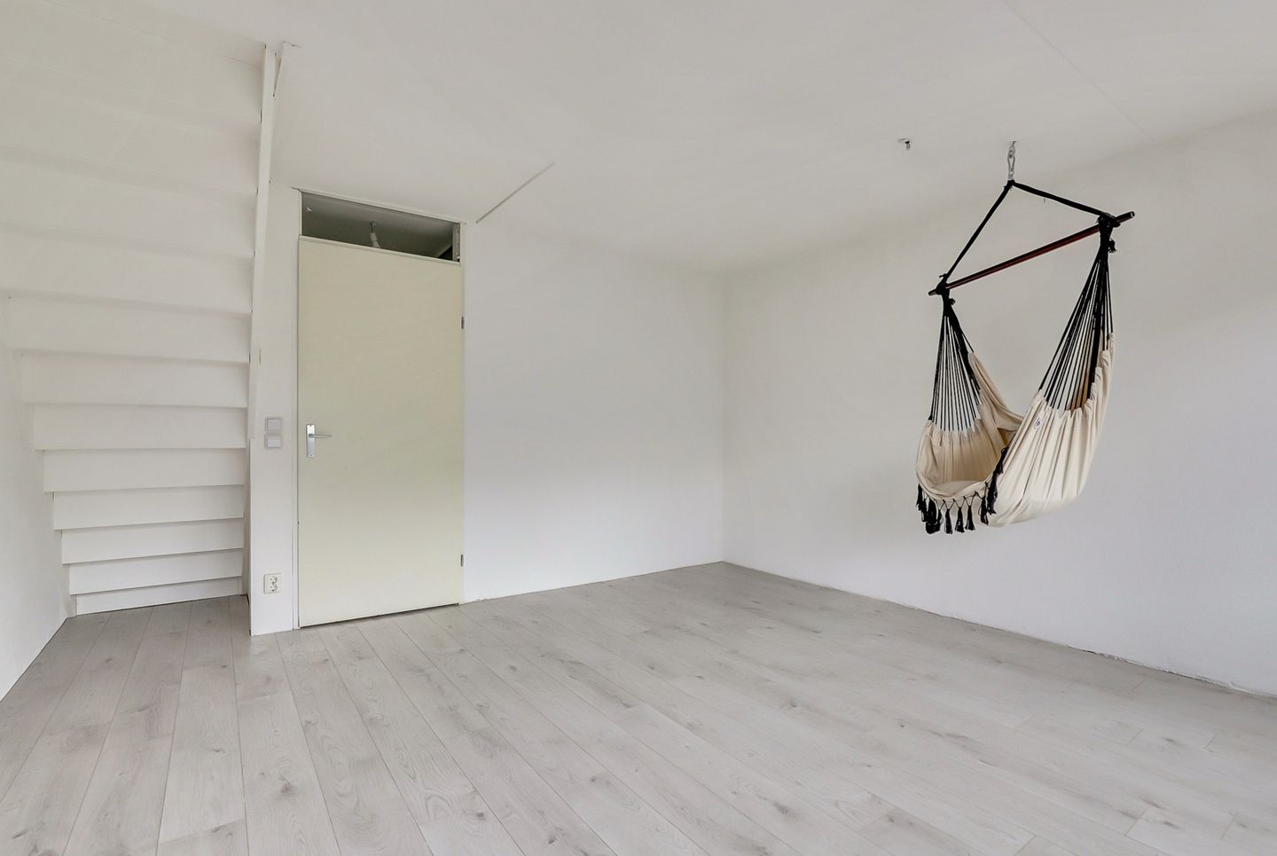 Spacious and well-maintained 3-level apartment with terrace in Schildersbuurt-West — 21