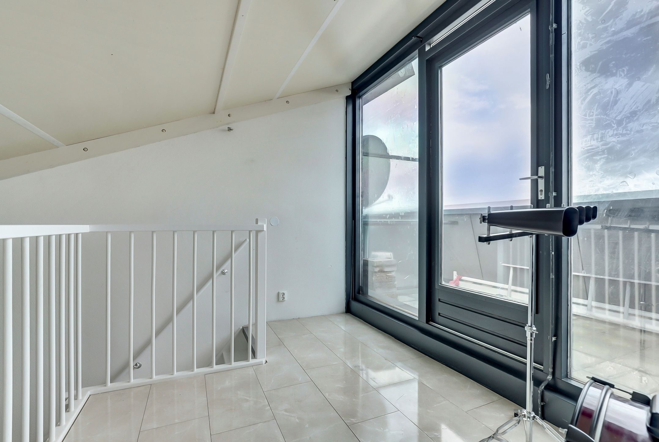 Spacious and well-maintained 3-level apartment with terrace in Schildersbuurt-West — 34