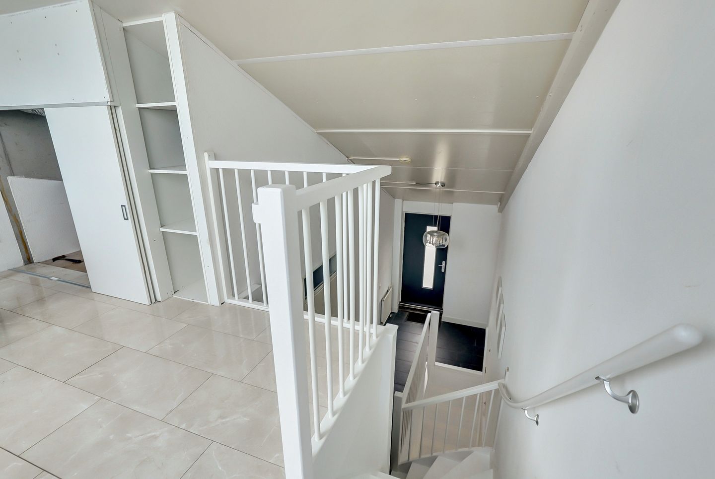 Spacious and well-maintained 3-level apartment with terrace in Schildersbuurt-West — 35