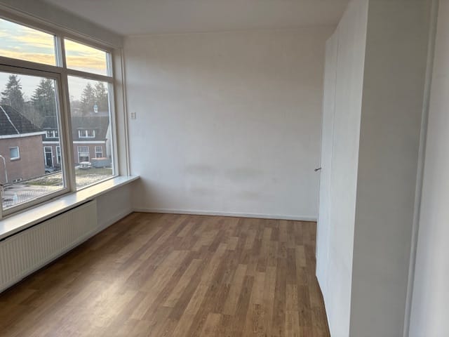 Foto 10 van Valkeniersplein 10-A