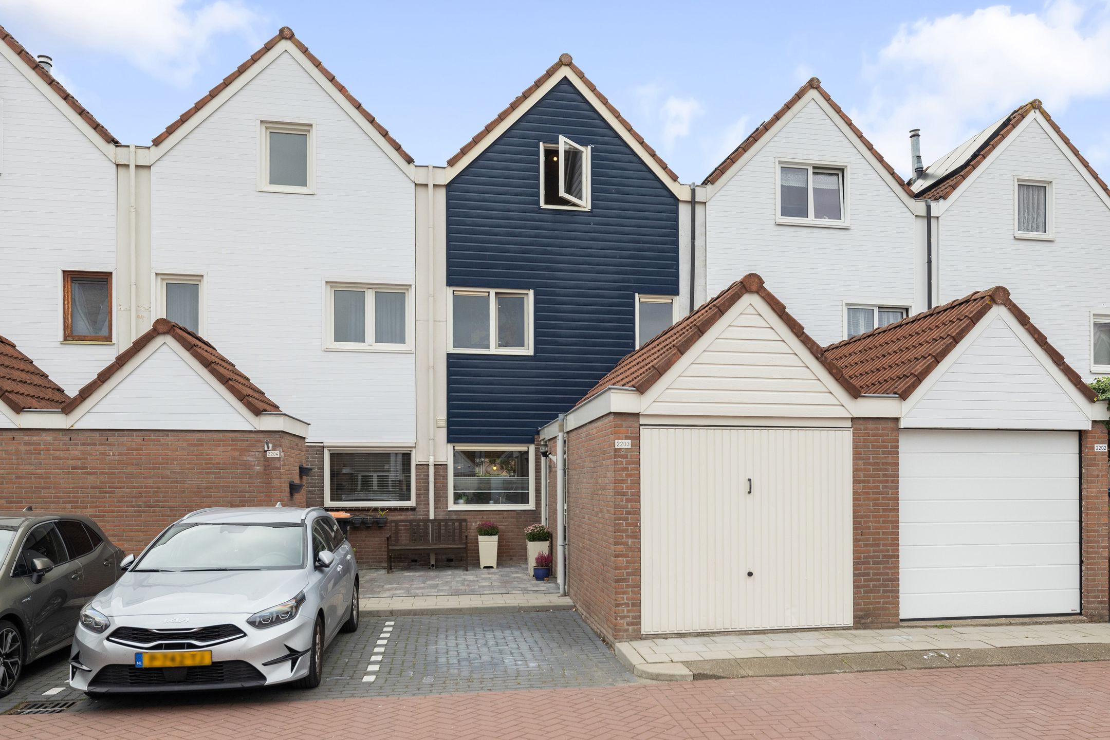 Buying a house in The Netherlands., Kruiszwin 2203