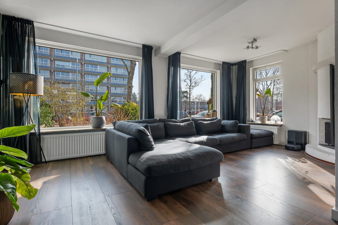 Photo 2 of Oostlaan 36