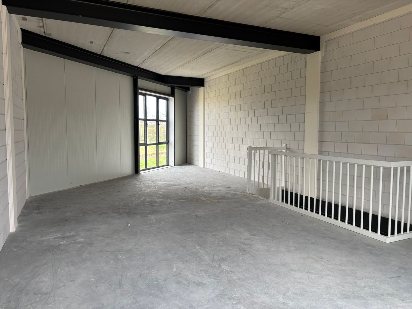 View photo 5 of Steur 61