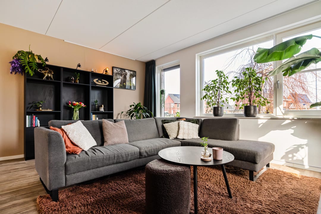 Modern corner home with four bedrooms and spacious driveway — 7
