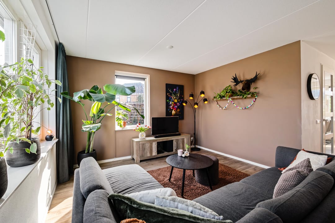 Modern corner home with four bedrooms and spacious driveway — 8