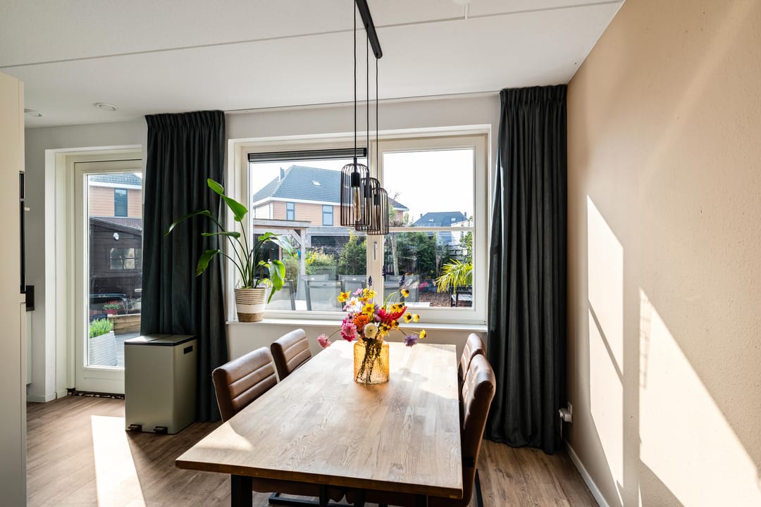 Modern corner home with four bedrooms and spacious driveway — 11