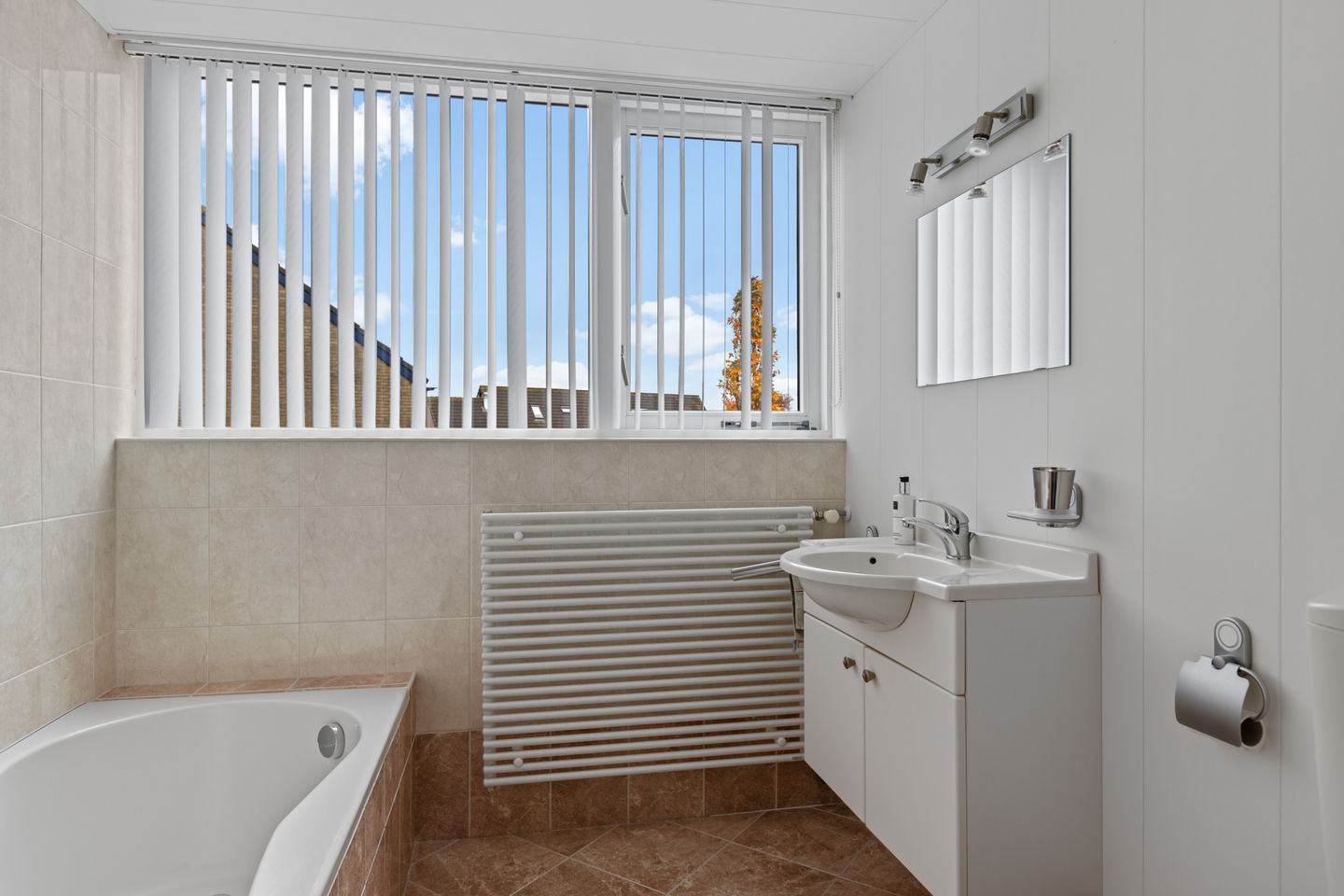 Photo 35 of Vellengastraat 2