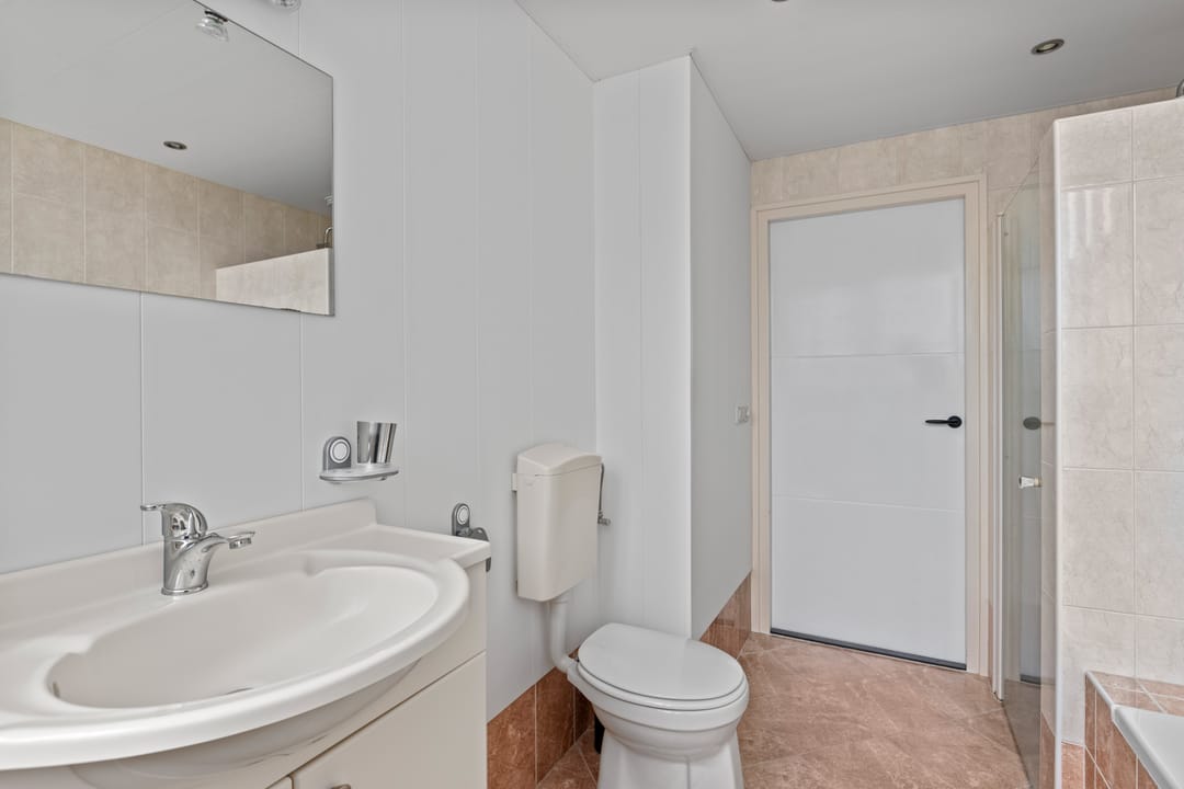 Photo 37 of Vellengastraat 2