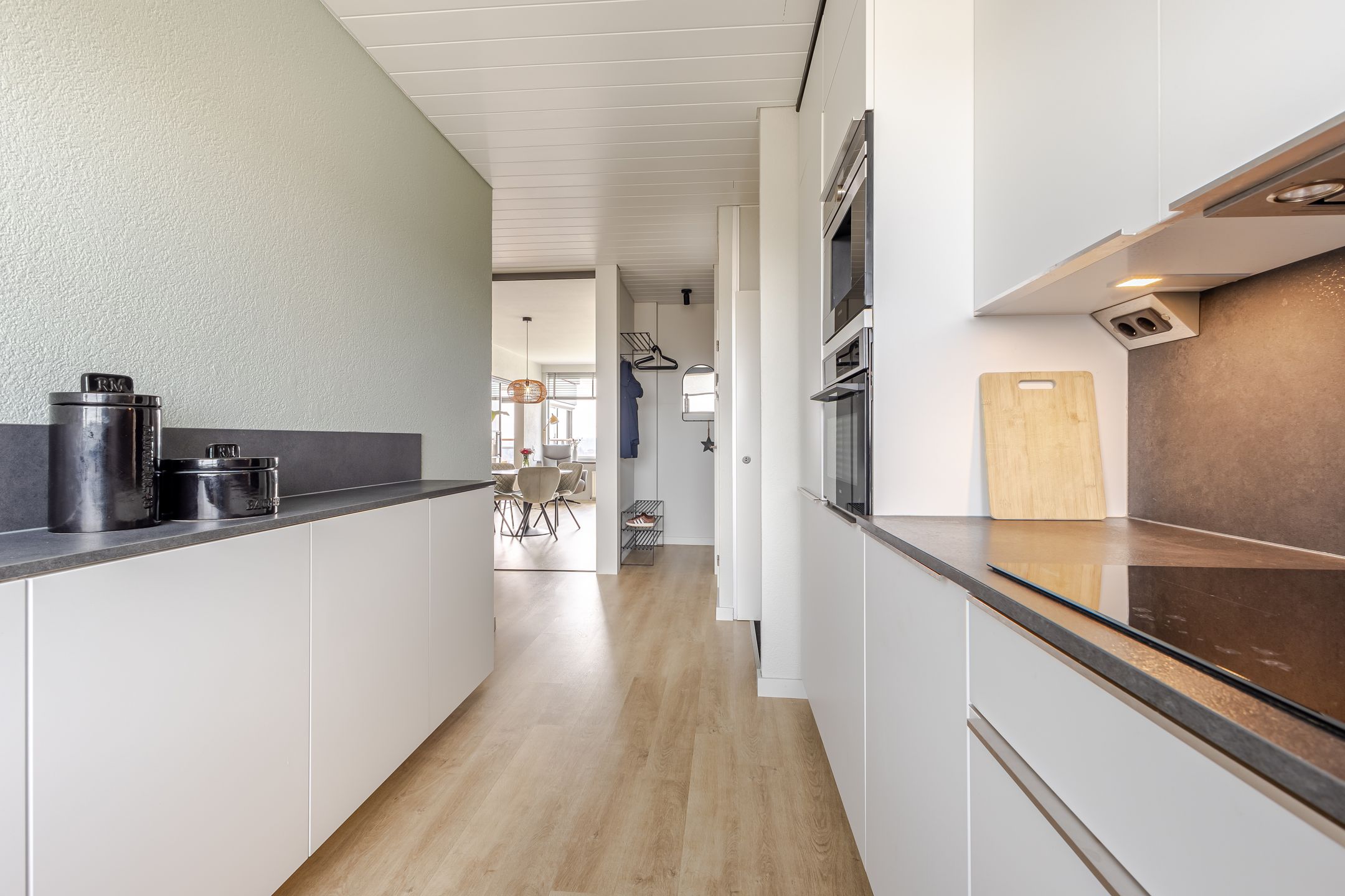 Spacious apartment with stunning view close to all amenities — 14