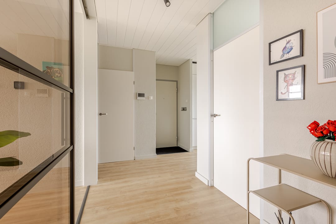 Spacious apartment with stunning view close to all amenities — 15