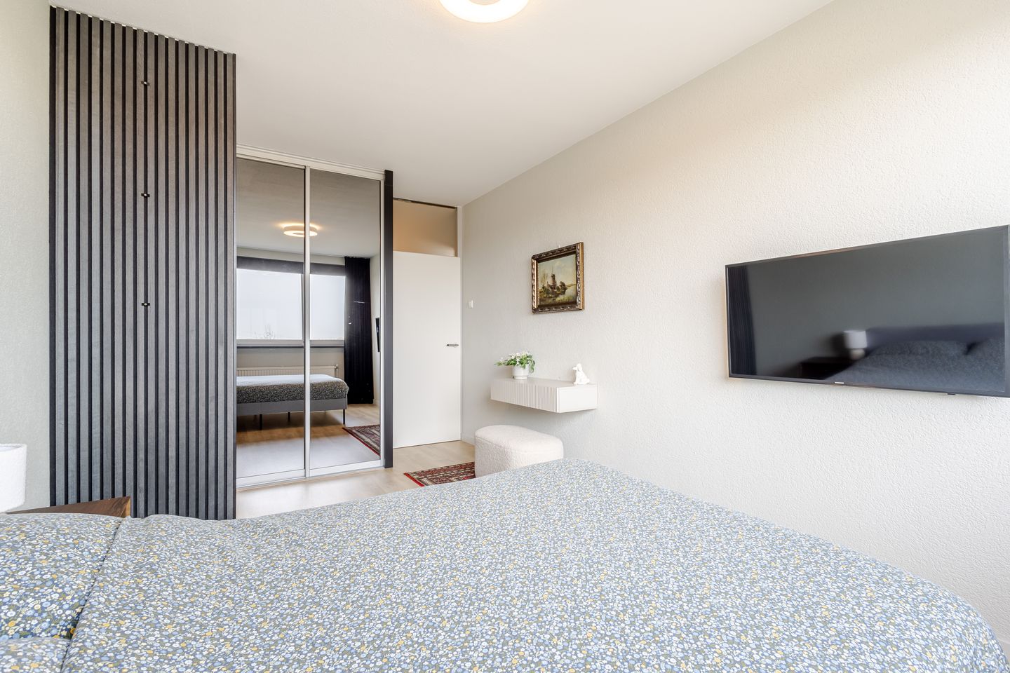 Spacious apartment with stunning view close to all amenities — 18