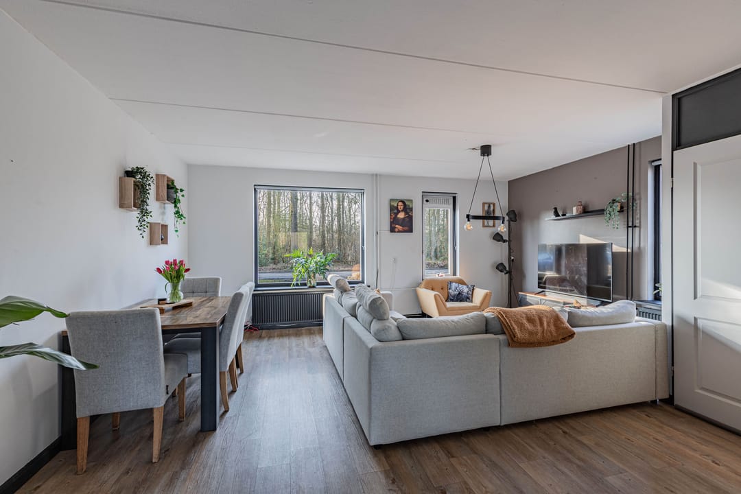 Atmospheric Semi-Detached House with Forest Backyard — 8