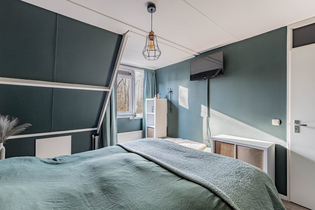 Atmospheric Semi-Detached House with Forest Backyard — 22