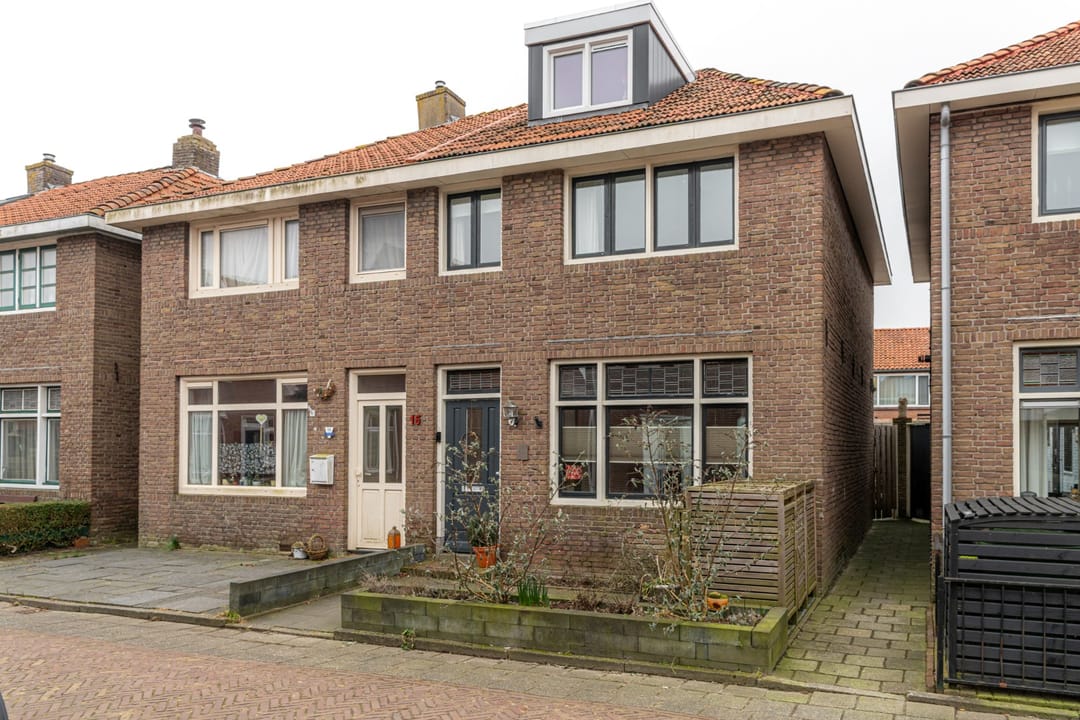 Twee-onder-een-kap aan Bote à Bolswertstraat 13, Bolsward