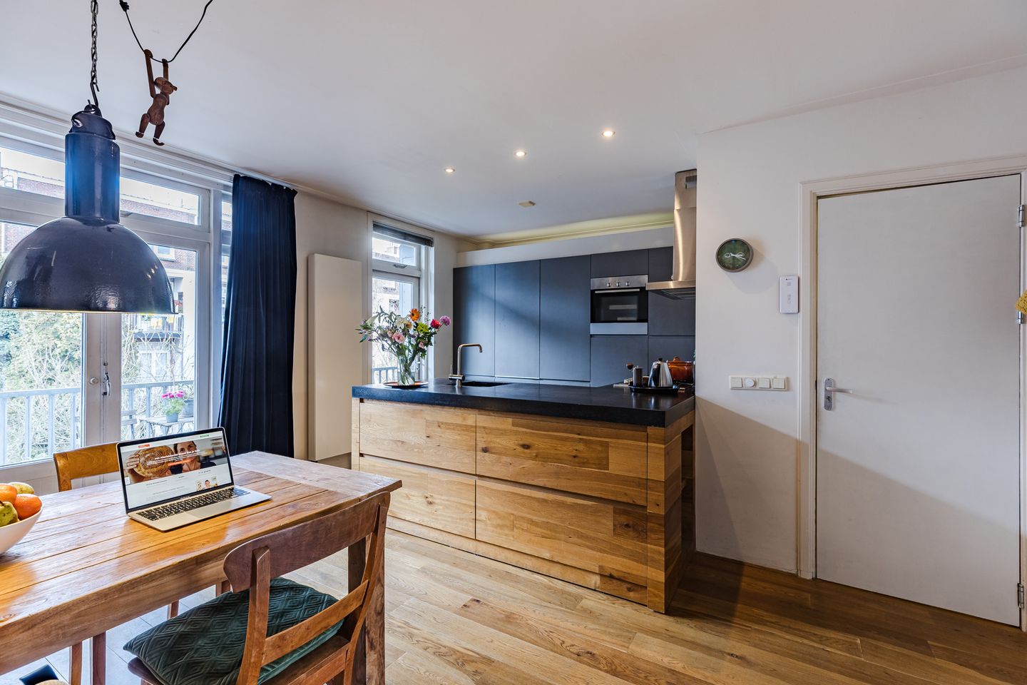 Photo 14 of Newtonstraat 67-2