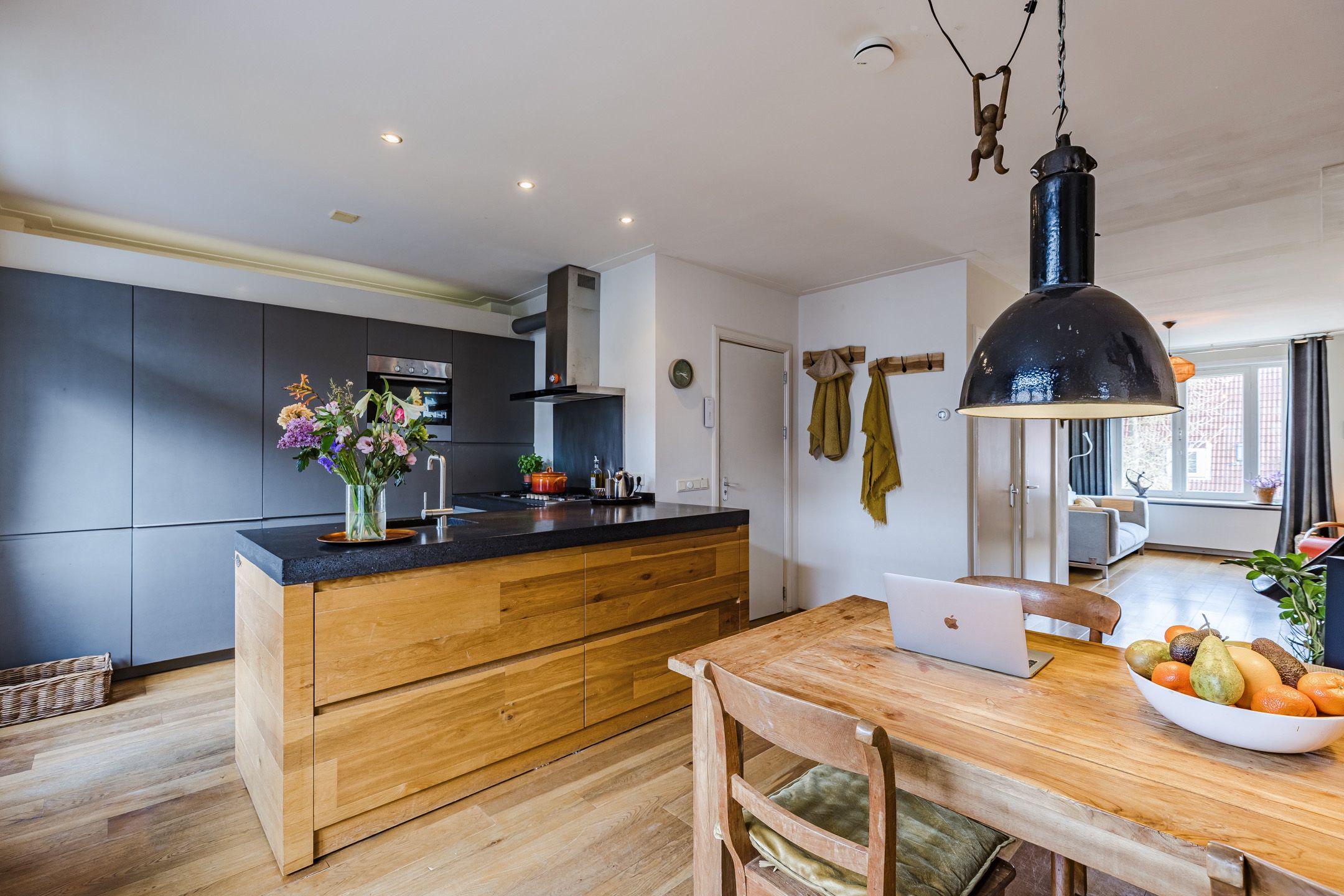 Photo 15 of Newtonstraat 67-2