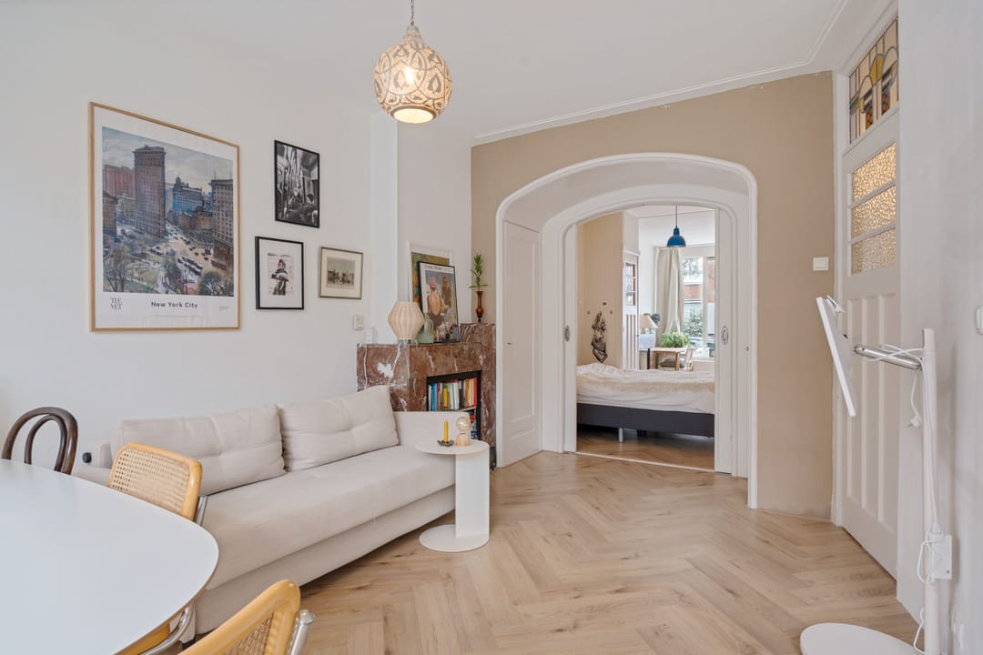 Charming Ground Floor Apartment with Stained Glass Doors and Garden — 15
