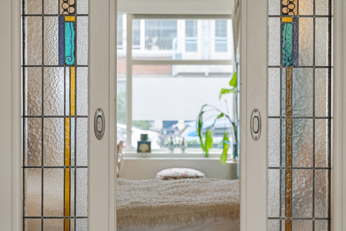 Charming Ground Floor Apartment with Stained Glass Doors and Garden — 17