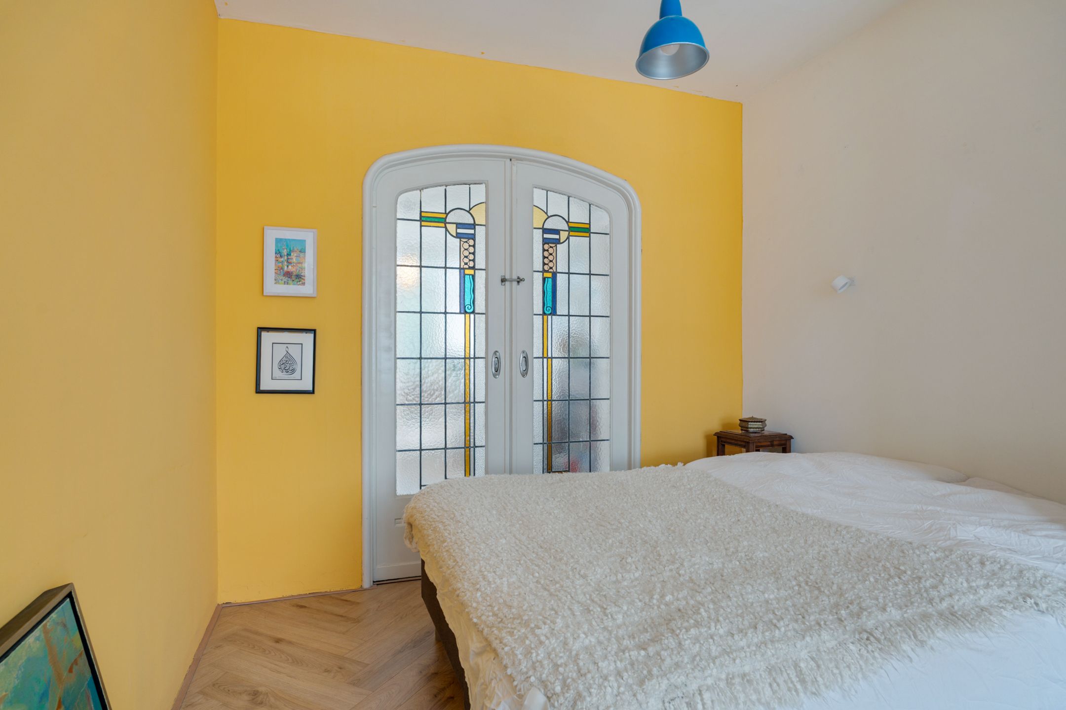 Charming Ground Floor Apartment with Stained Glass Doors and Garden — 25
