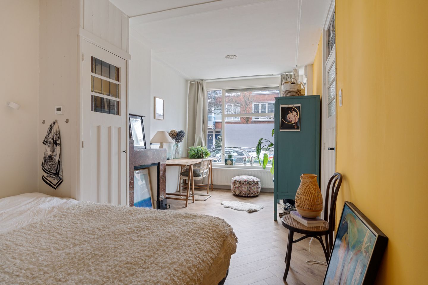 Charming Ground Floor Apartment with Stained Glass Doors and Garden — 27