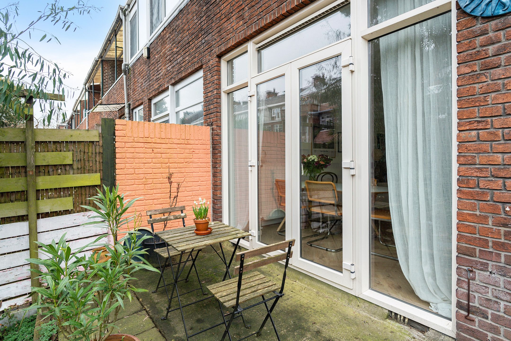 Charming Ground Floor Apartment with Stained Glass Doors and Garden — 31