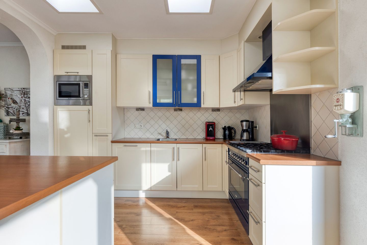 Photo 19 of Burgemeester Elkhuizenlaan 12