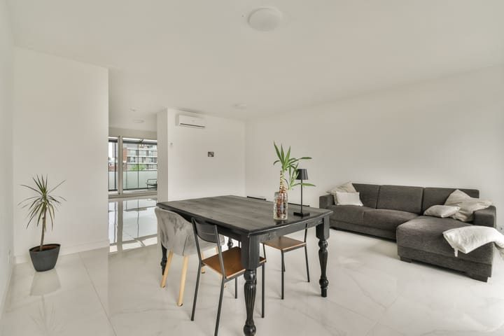 Photo 2 of Domela Nieuwenhuisstraat 92