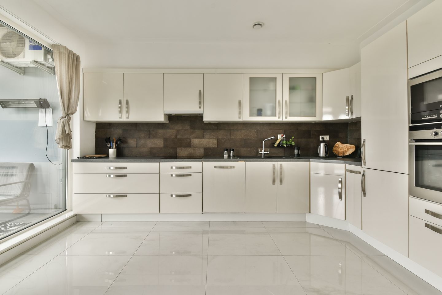 Photo 5 of Domela Nieuwenhuisstraat 92