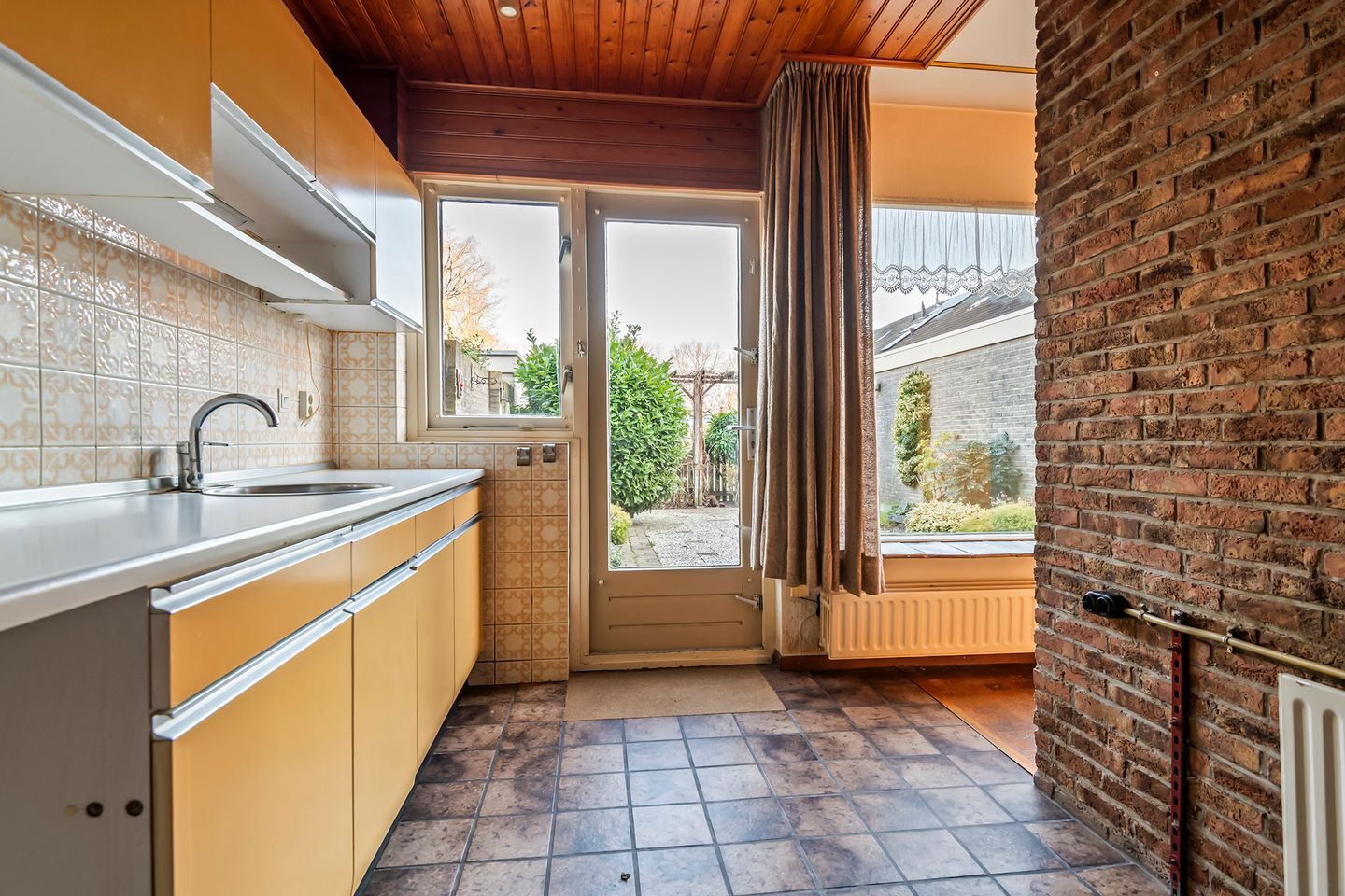 Spacious Corner House with Garage and Possibilities in Tiel — 12