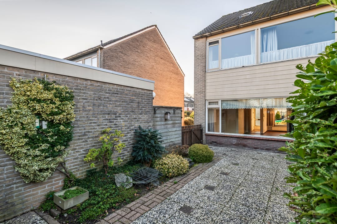 Spacious Corner House with Garage and Possibilities in Tiel — 28