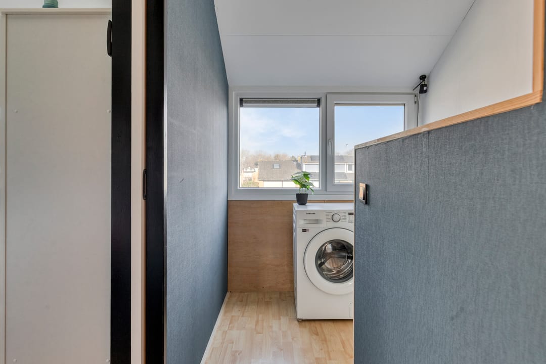 Move-in Ready Family Home with Large Kitchen in Papendrecht — 30