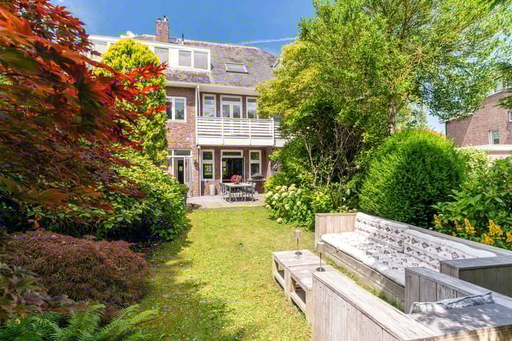 Photo 2 of Van Zuylen van Nijeveltstraat 16