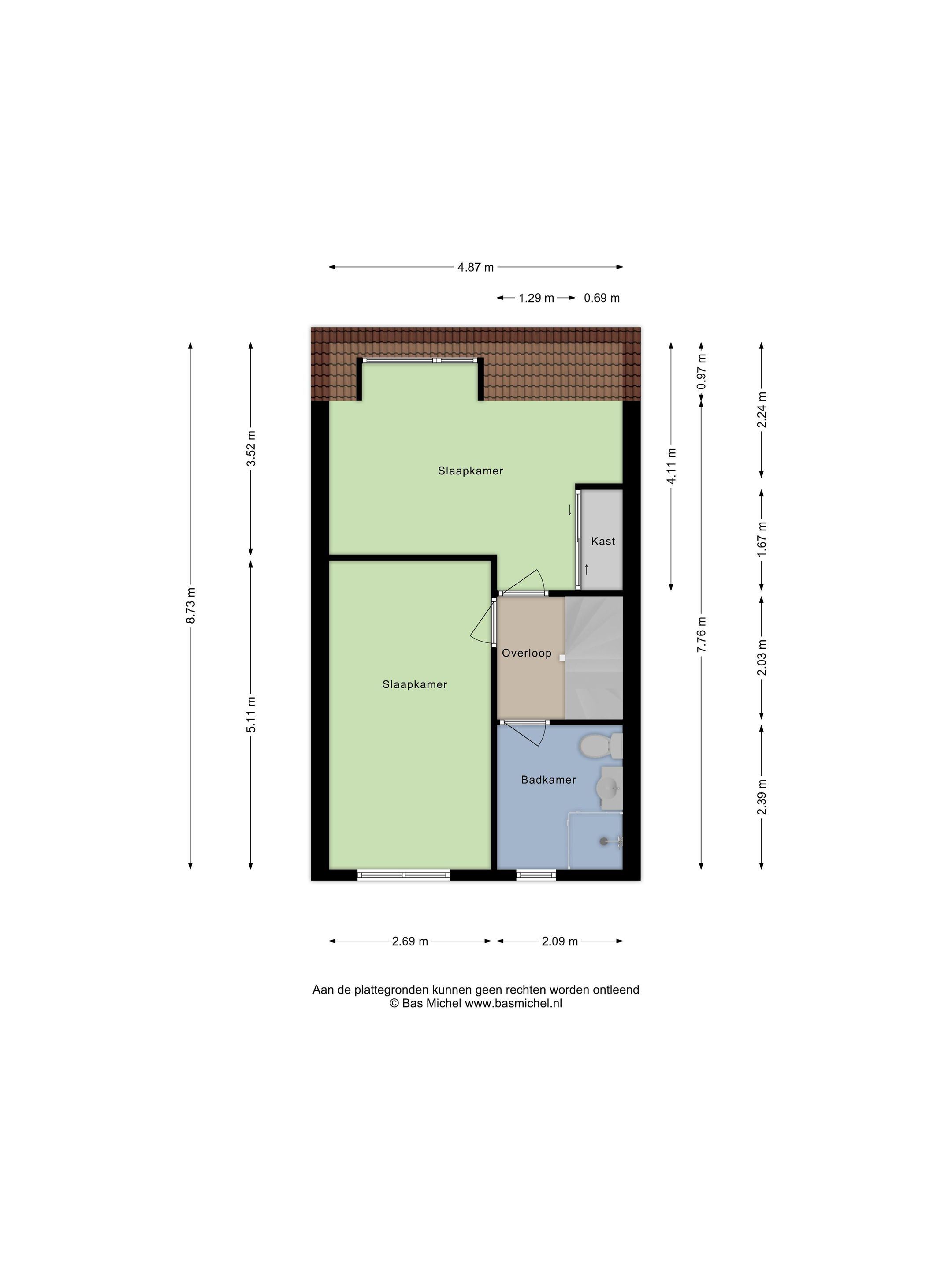 Spacious corner family house with 3 bedrooms and private driveway in quiet Hoogvliet neighborhood — 39