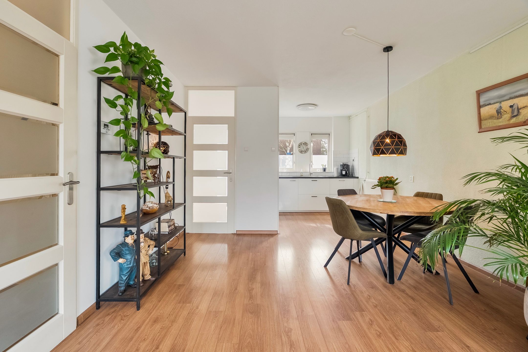 Spacious corner family house with 3 bedrooms and private driveway in quiet Hoogvliet neighborhood — 12
