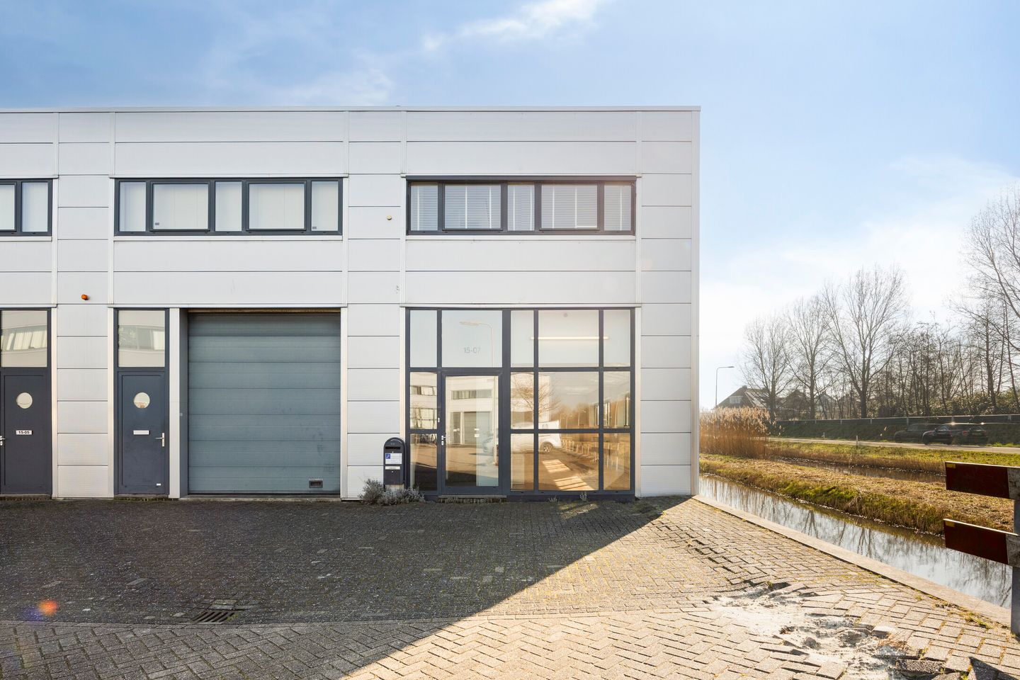 View photo 2 of Leeghwaterstraat 15-07