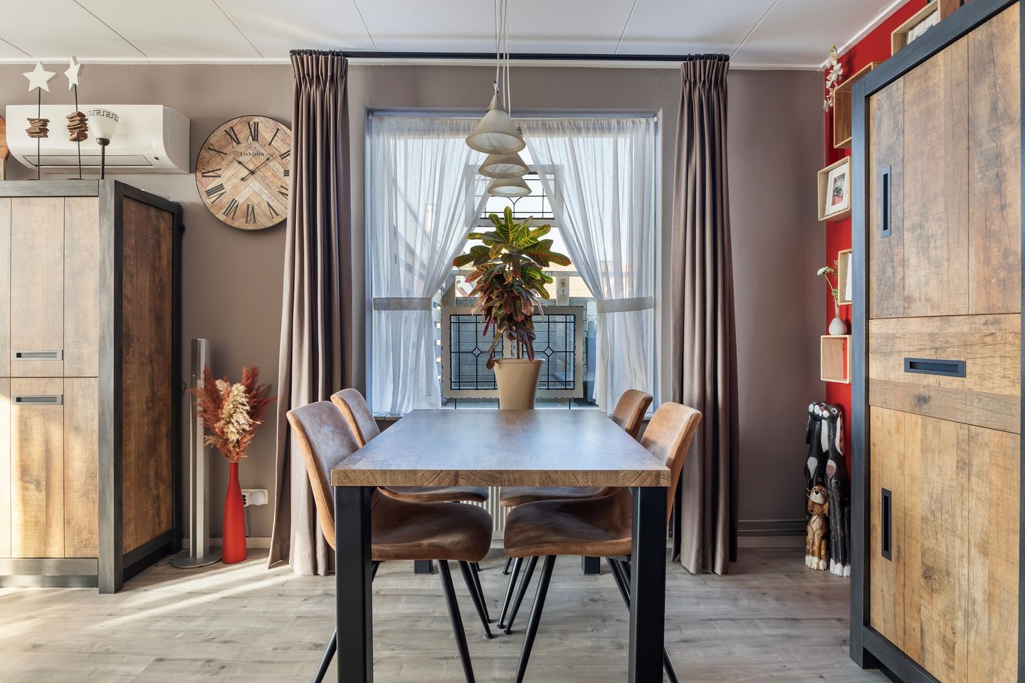 Charming Dike House with Panoramic Friesian Landscape Views — 13