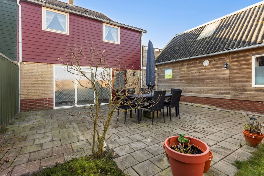 Charming Dike House with Panoramic Friesian Landscape Views — 46