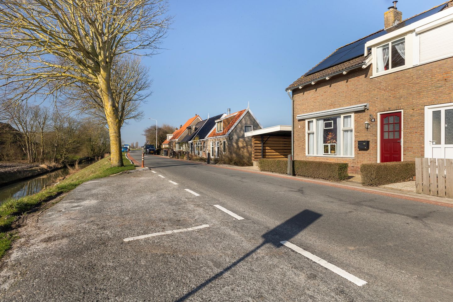 Charming Dike House with Panoramic Friesian Landscape Views — 54
