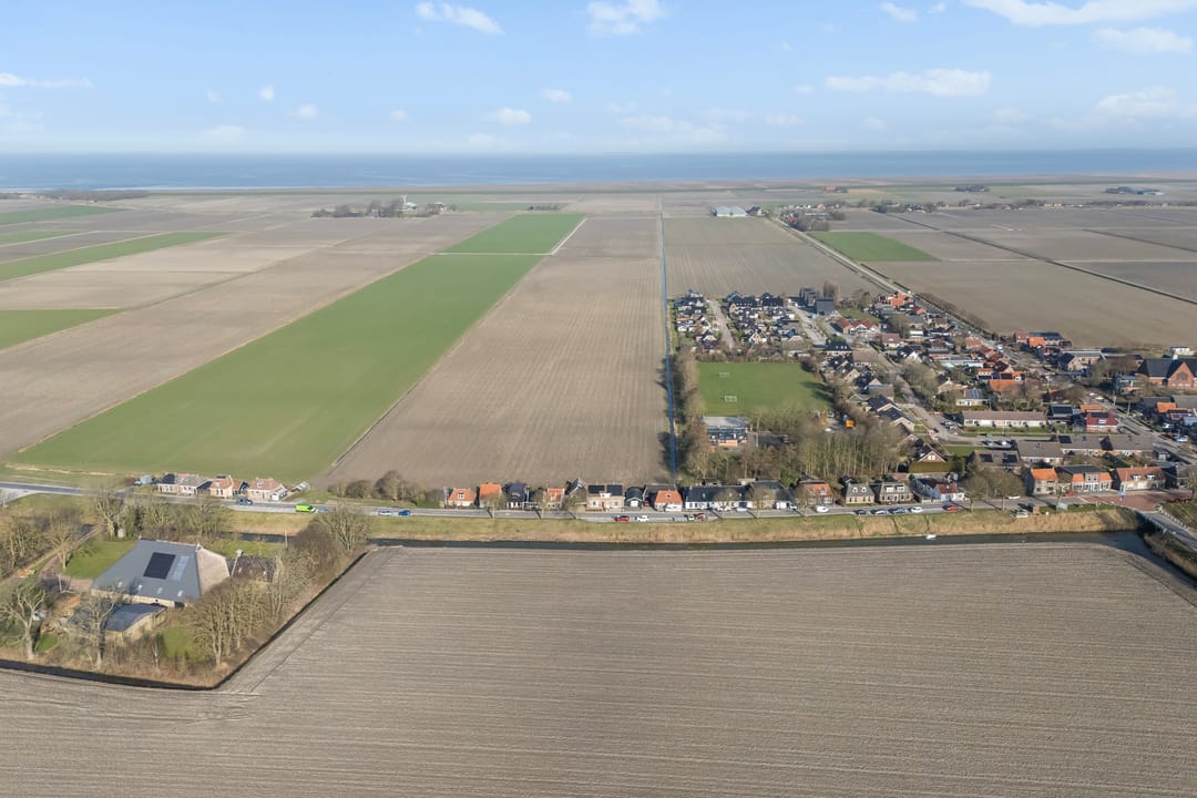 Charming Dike House with Panoramic Friesian Landscape Views — 55