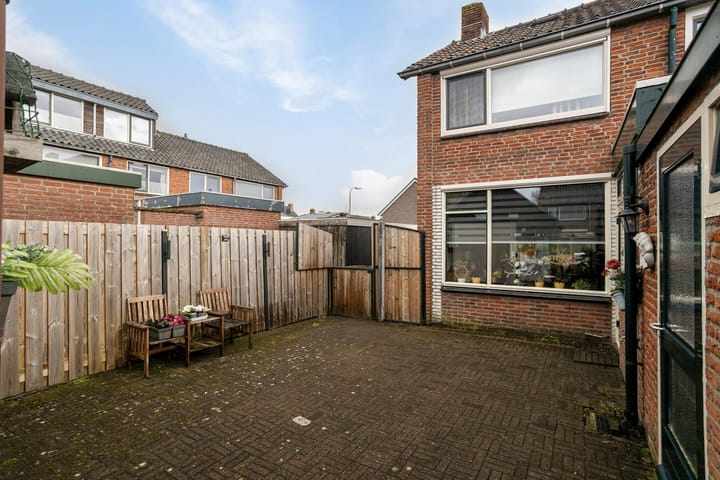 Foto 4 van J.D. van der Waalsstraat 35