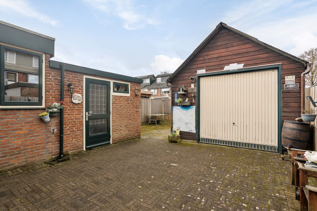 Photo 7 of J.D. van der Waalsstraat 35