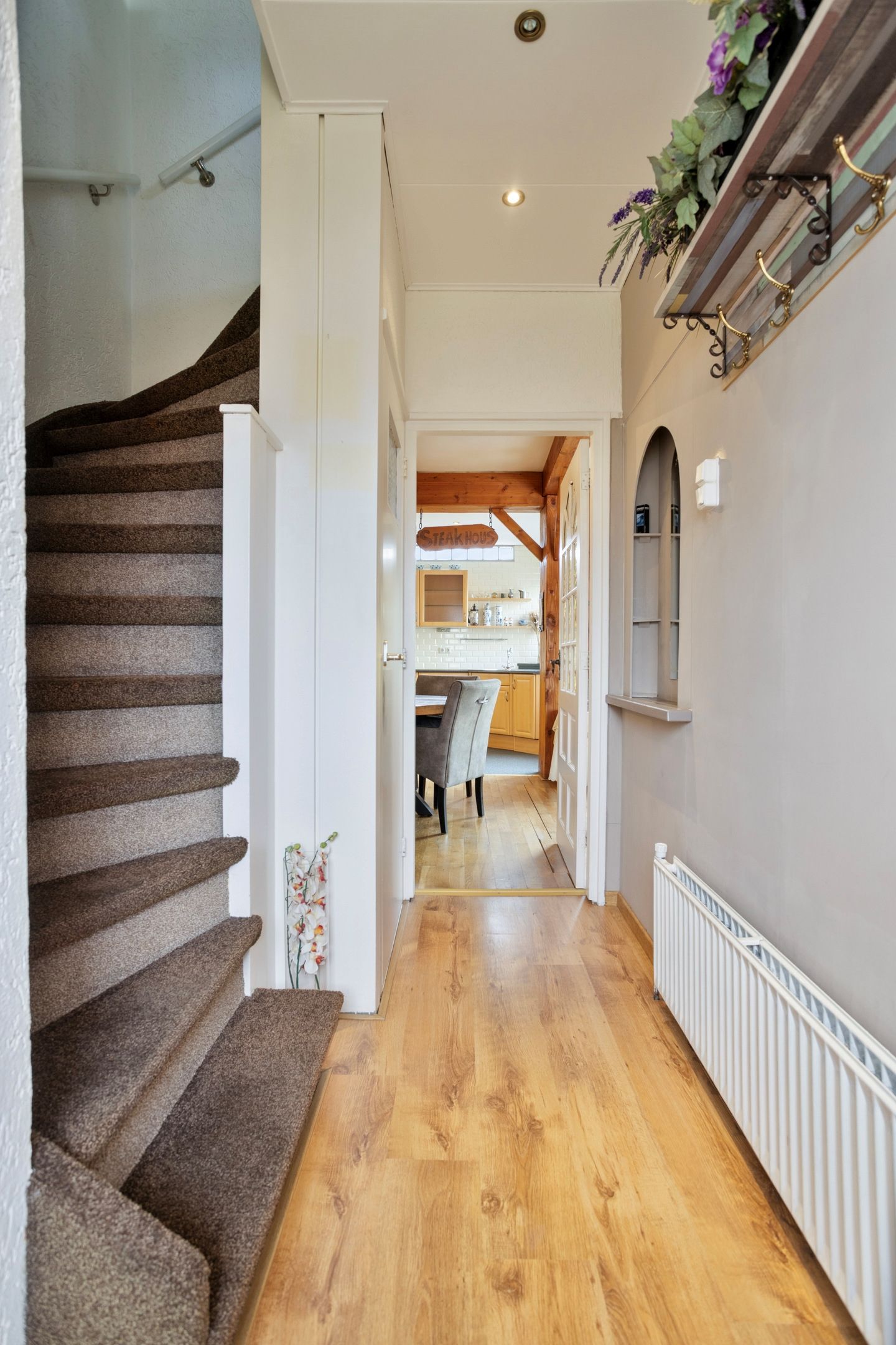 Photo 9 of J.D. van der Waalsstraat 35