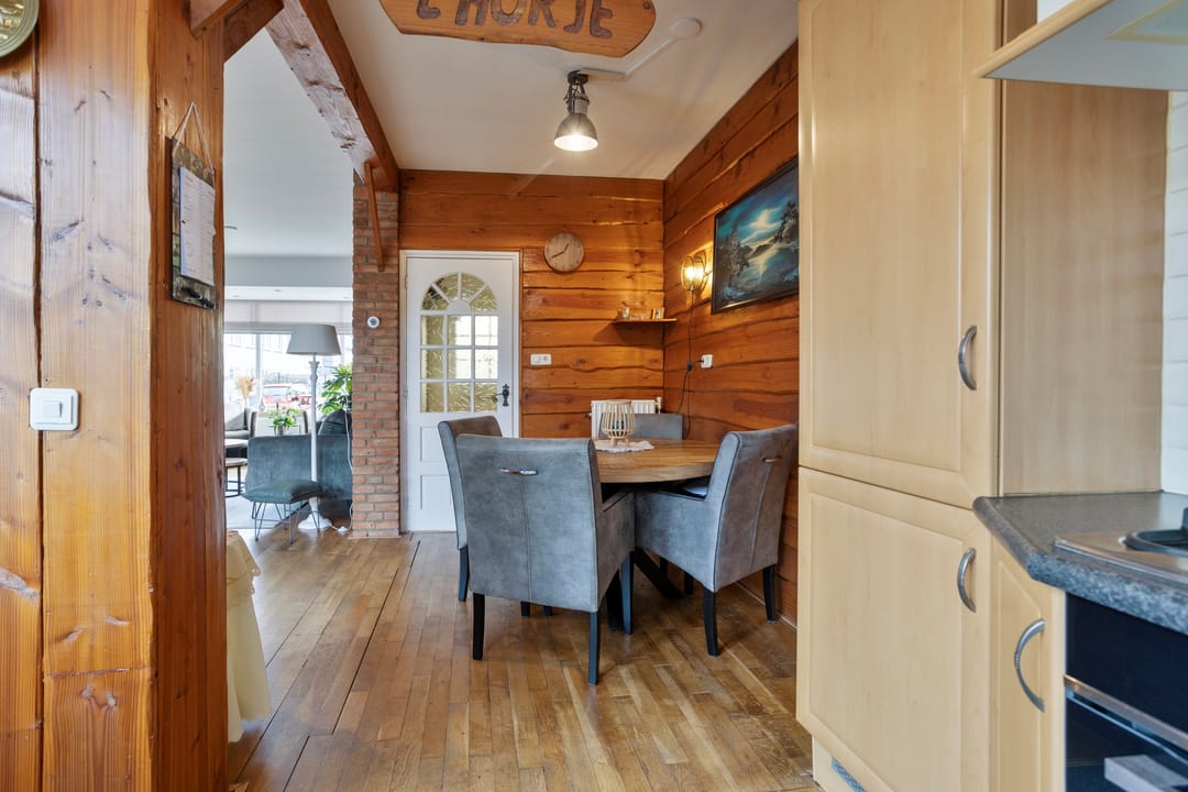 Photo 11 of J.D. van der Waalsstraat 35