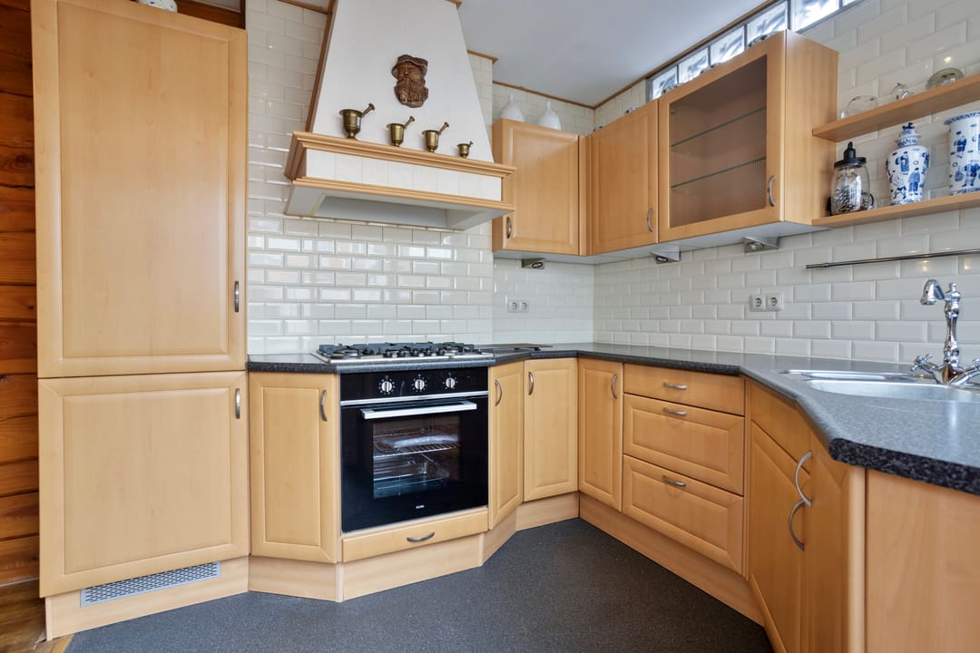 Photo 13 of J.D. van der Waalsstraat 35