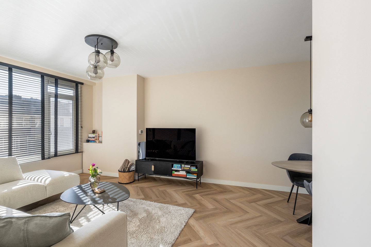 Foto 19 van Dickensstraat 25