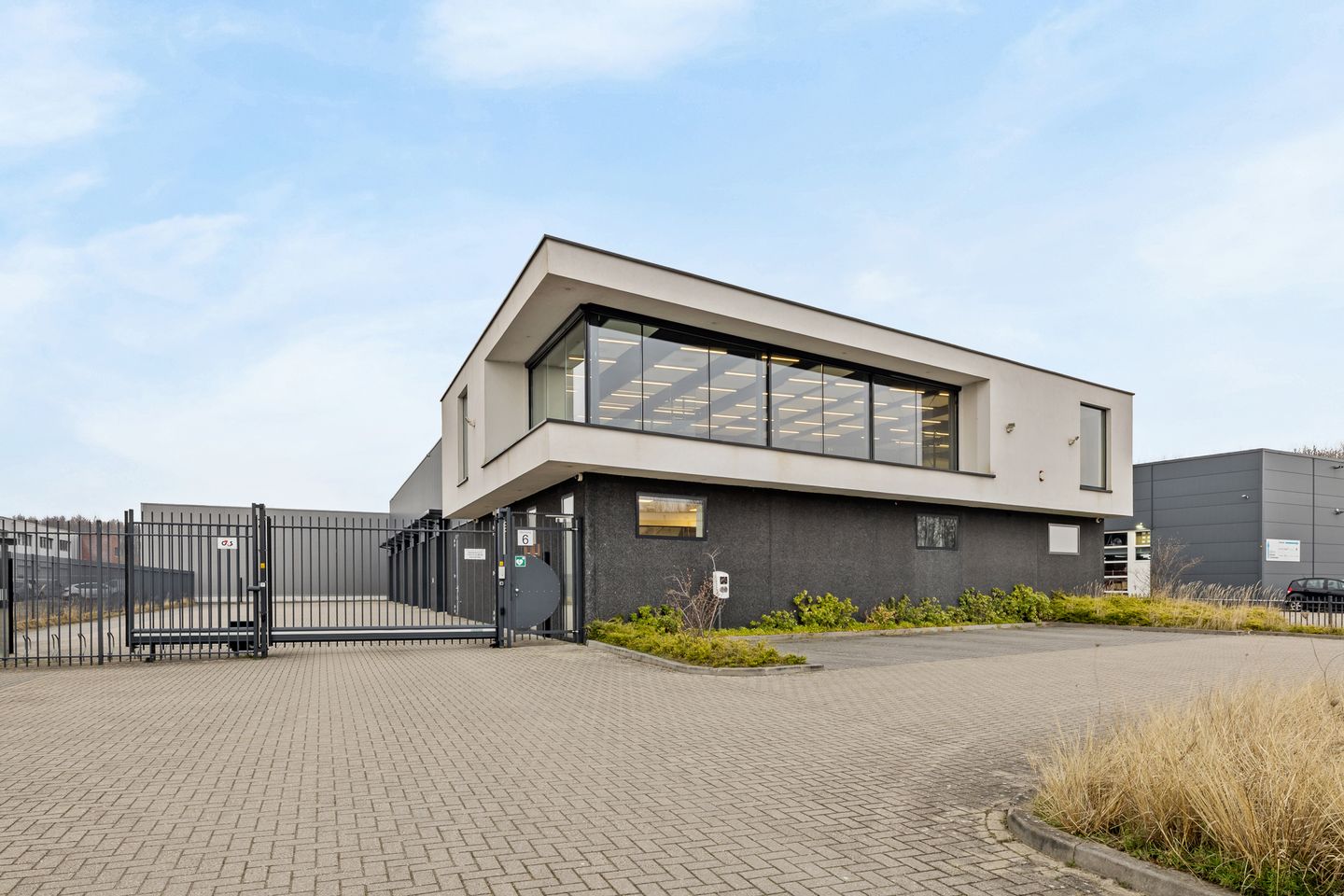 Bekijk foto 1 van Neonweg 6